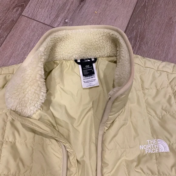 The North Face Women's Light Yellow Ski Jacket - Picture 6 of 6